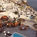 Nomikos Fira (Santorini)
