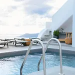 Nomikos Lägenhetshotell 4*
