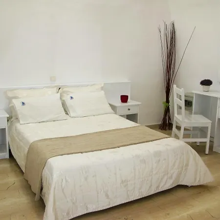 Nomikos Aparthotel Fira (Santorini)