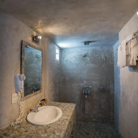 Nomikos Aparthotel 4*