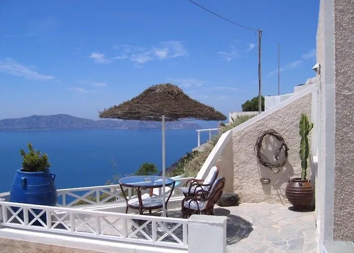 Nomikos Fira (Santorini)