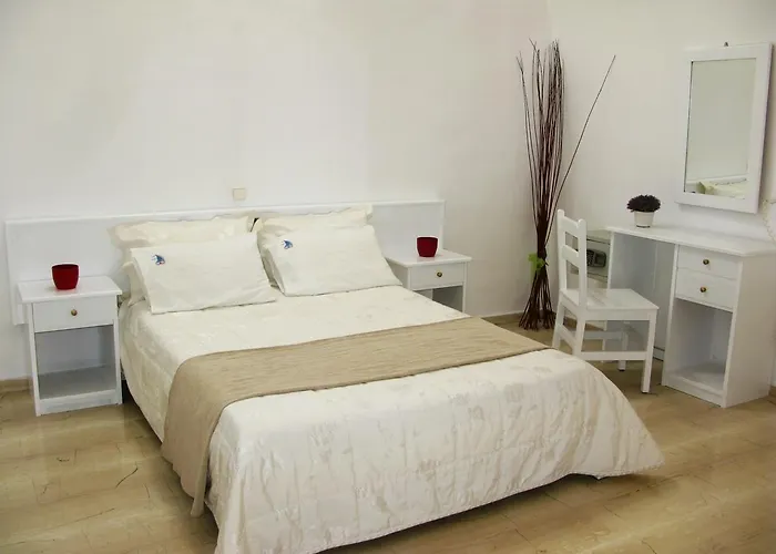 Nomikos Aparthotel Fira (Santorini)