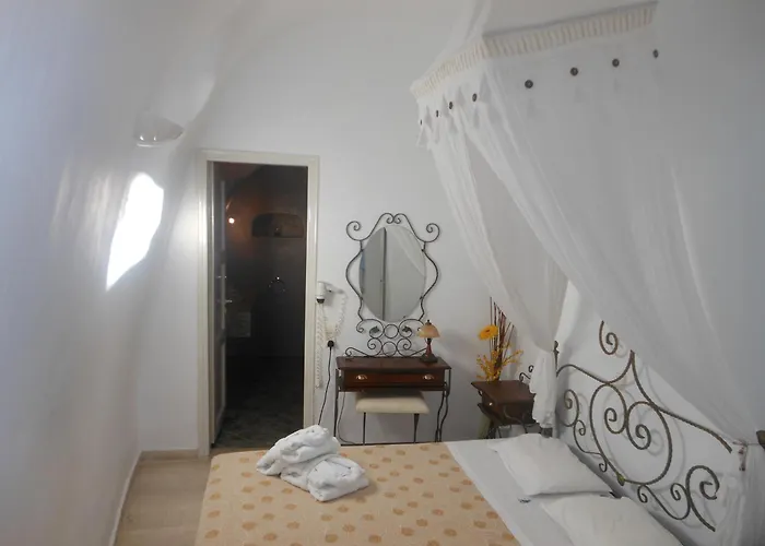 Aparthotel Nomikos Fira (Santorini)
