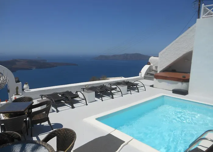 Nomikos Fira (Santorini)