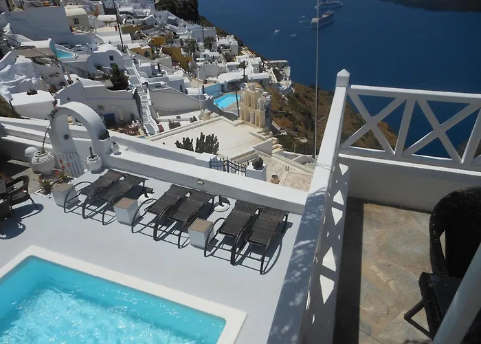 Nomikos Fira (Santorini)