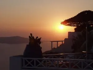 Nomikos Fira (Santorini)