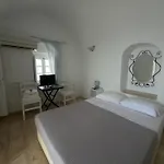 Nomikos Fira (Santorini)