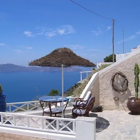 Nomikos Fira (Santorini)