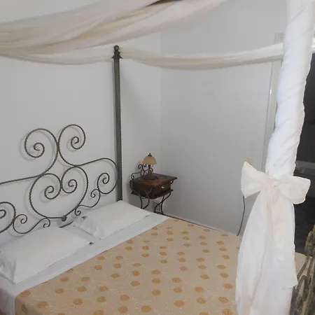 نوميكوس فيلاز 4* ثيرا
